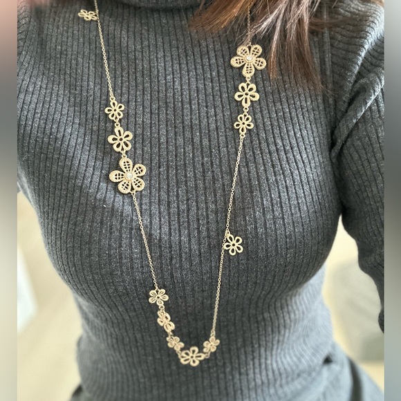 Daisy Chain Necklace - Picture 4 of 4